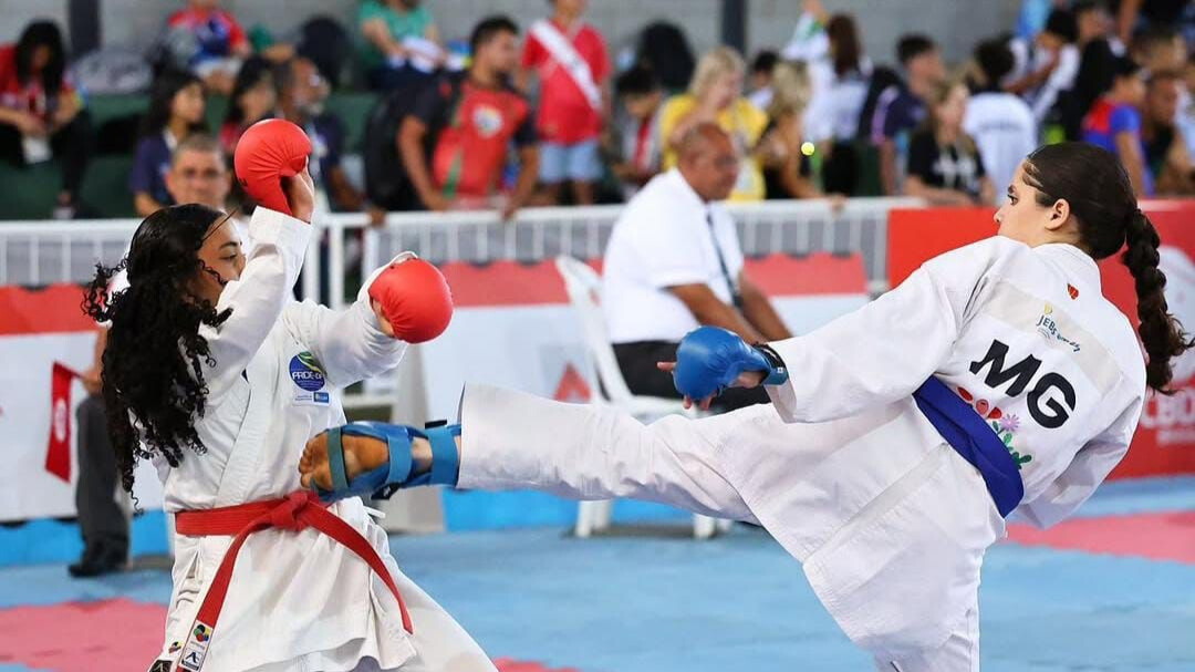 SRE/Manhuaçu emite congratulações pela conquista da estudante Lara Fabia em competição nacional de Karatê